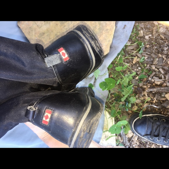 Waterproof Canadian Boots - Picture 6 of 8